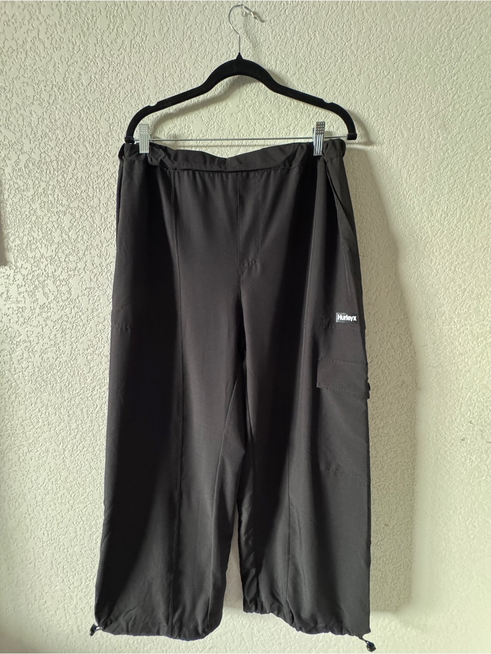 NWOT Hurley Black Wide-Leg Cargo Pants with Side Pocket